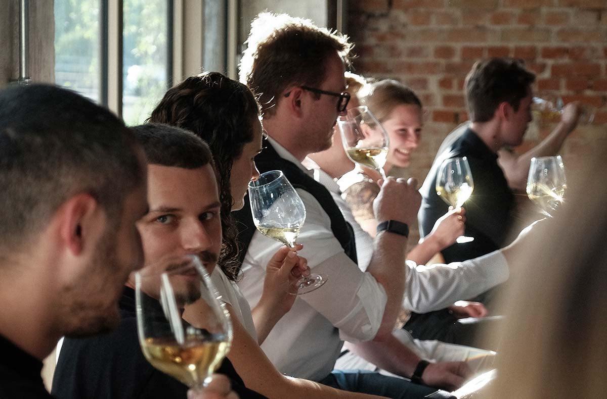 Weintasting inkl. Gameshow Stuttgart - Wein trifft Show-Abenteuer in Stuttgart Kulinarische Veranstaltungen online kaufen