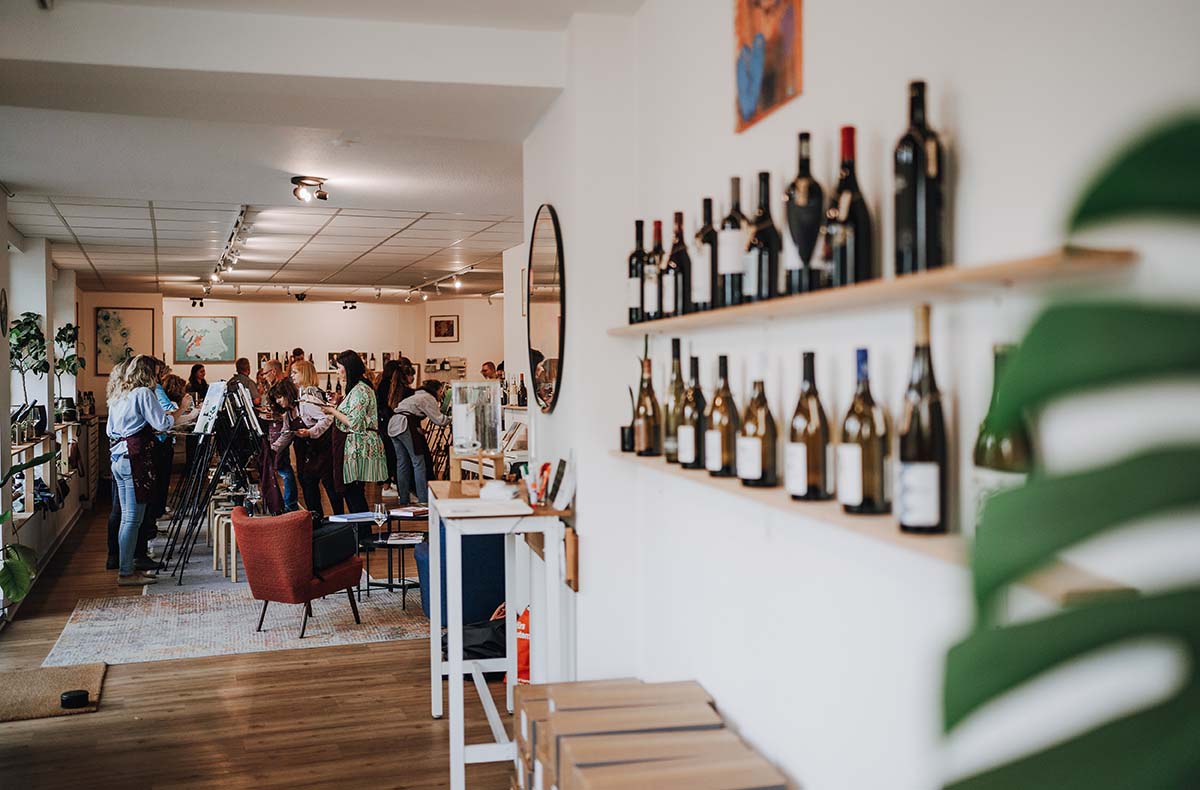 Wine, Paint & Piano Hamburg - Pinsel, Piano und Weinzauber Mal- und Zeichenkurse online kaufen